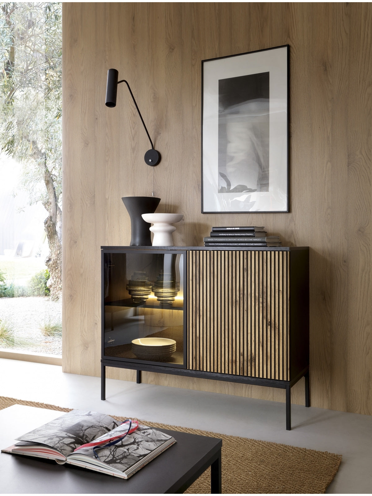 Komoda dvoudveřová Bogalo 104 cm oswietleniem LED - černá / dub wotan