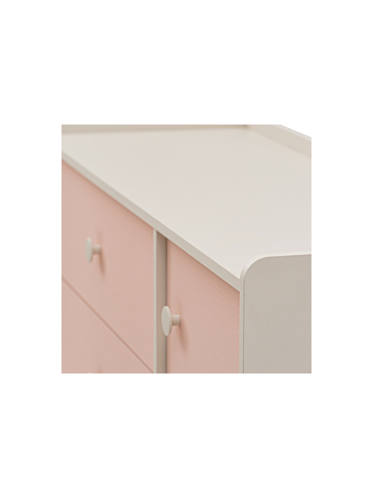 Dětská komoda Marla 120 cm s šuplíky v barvách desert sand a millenial pink, detail přední části a úchytek