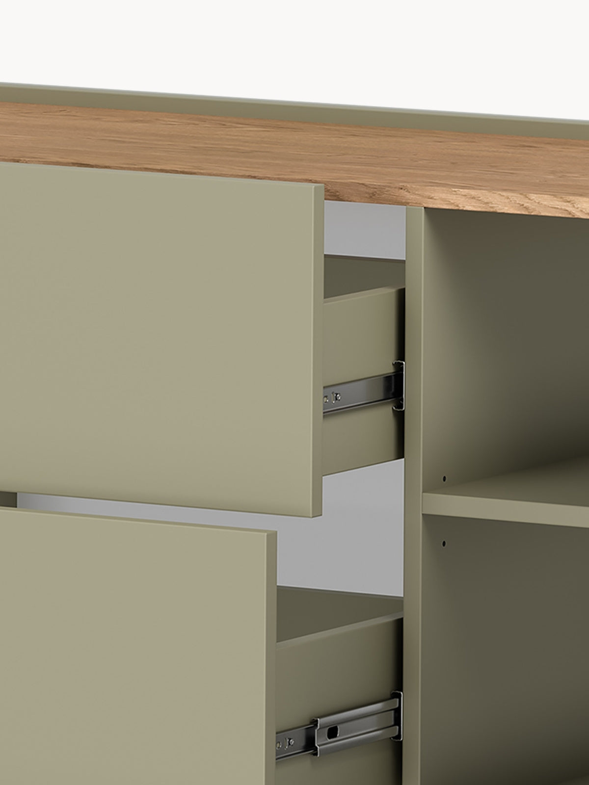 Komoda Elivo 150 cm s zásuvkami v barvě eukalyptus s dubovým horním dílem Baltic dune, pohled na otevřené zásuvky