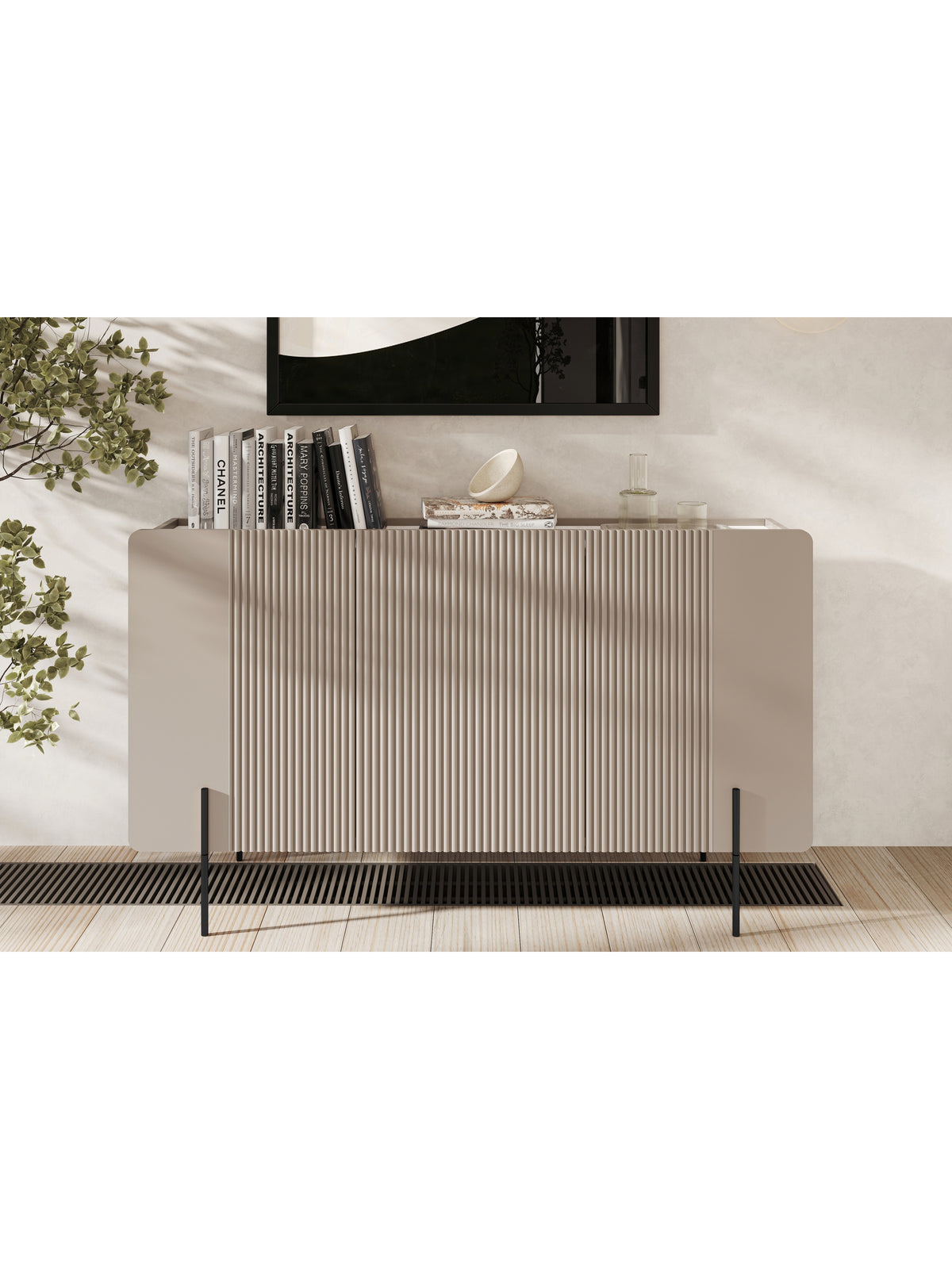 Komoda Malmi 150 cm třídveřová kasmírová s krémovou deskou a černými nohami, žebrovaný přední panel