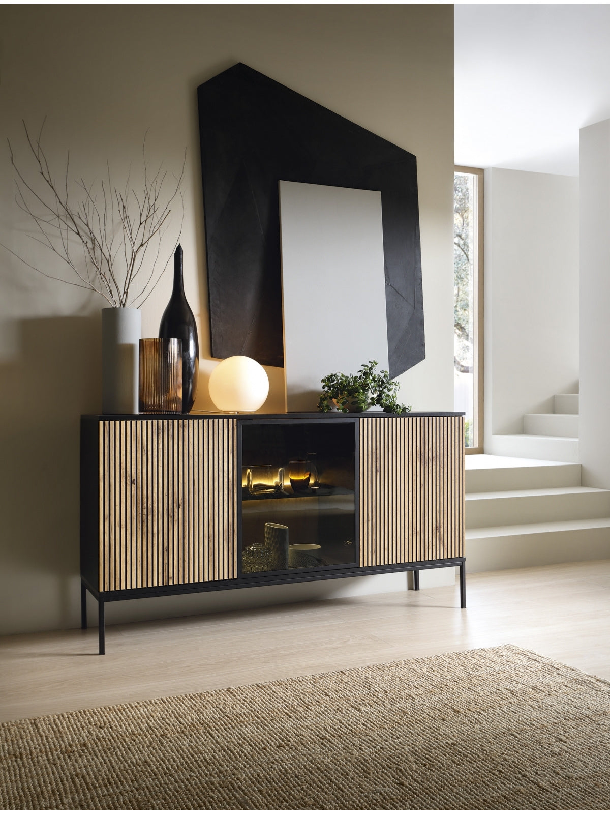 Komoda třídveřová Bogalo 154 cm s osvětlením LED - černá / dub wotan