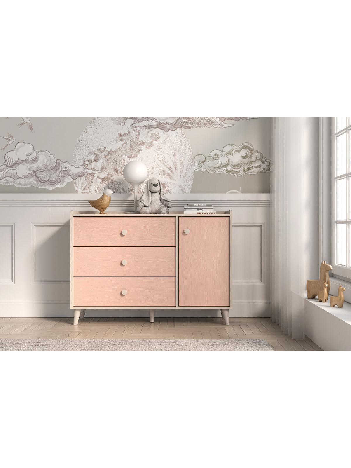 Dětská komoda Marla 120 cm s třemi růžovými zásuvkami a přední stranou millenial pink