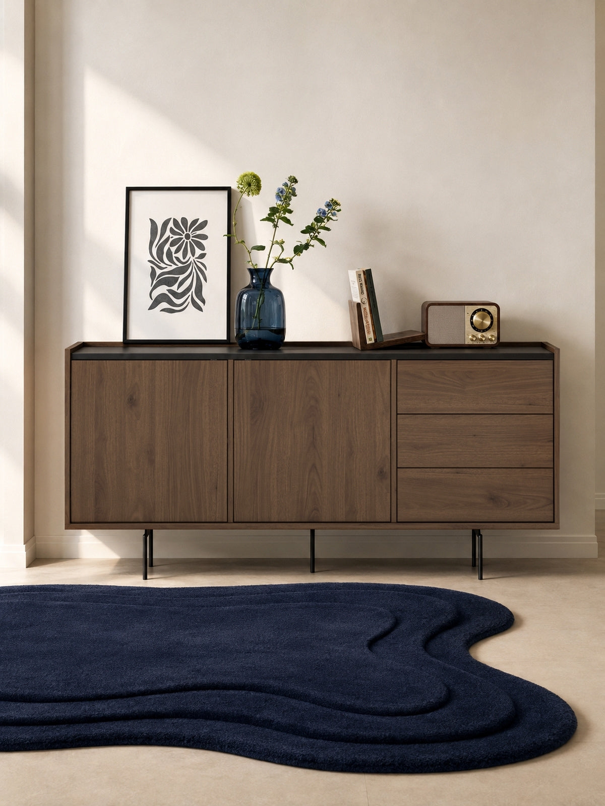 Komoda Zenar 170 cm v barvě orzech elegant s černou deskou a třemi zásuvkami, přední pohled