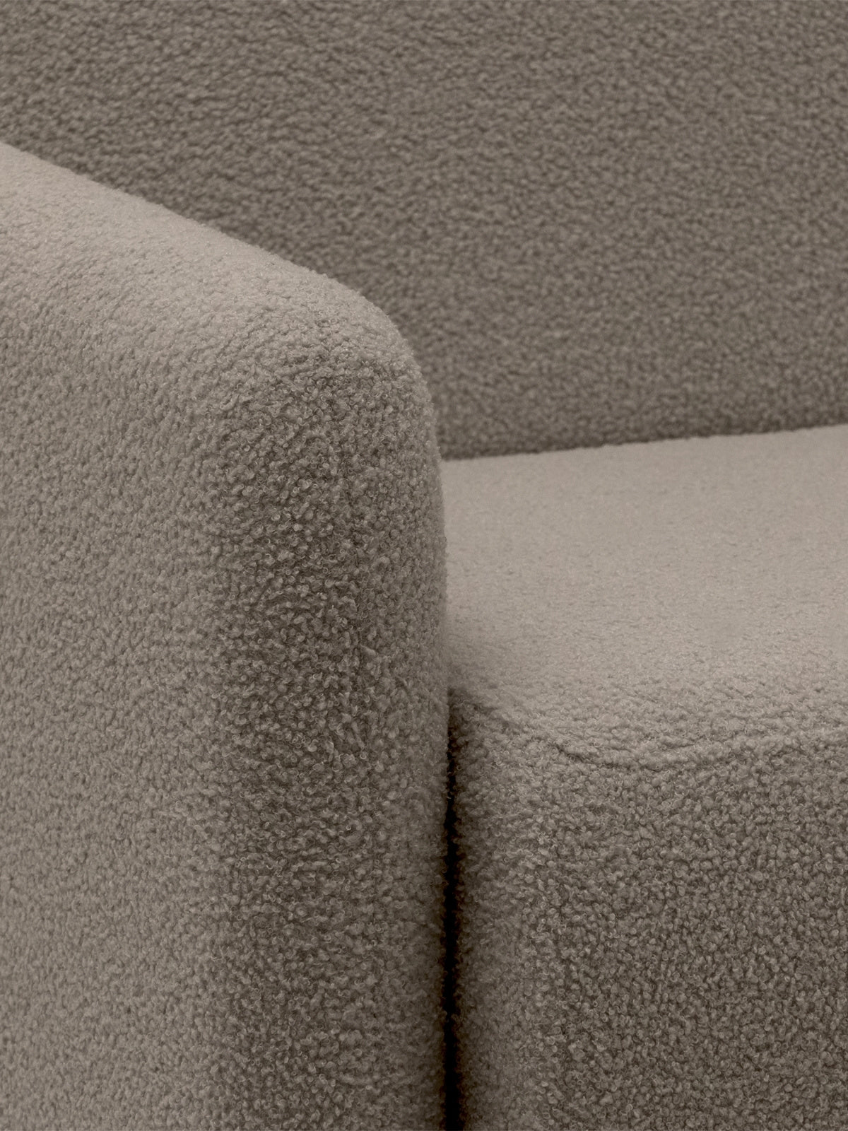 Béžová rozkládací pohovka Nido pro tři osoby z boucle, detail rohu