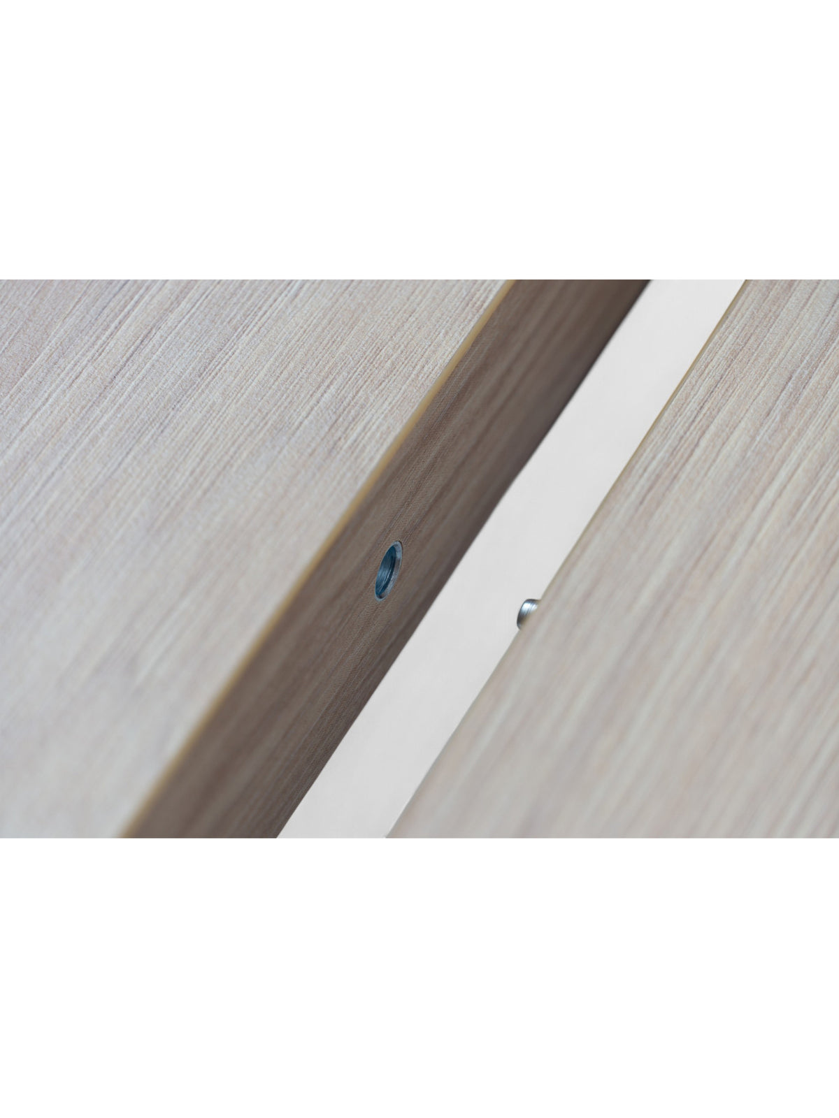 Kulatý rozkládací stůl Cedrus Linear 95 cm s dřevěnou deskou dąb hikora a černým kovovým rámem, detail desky