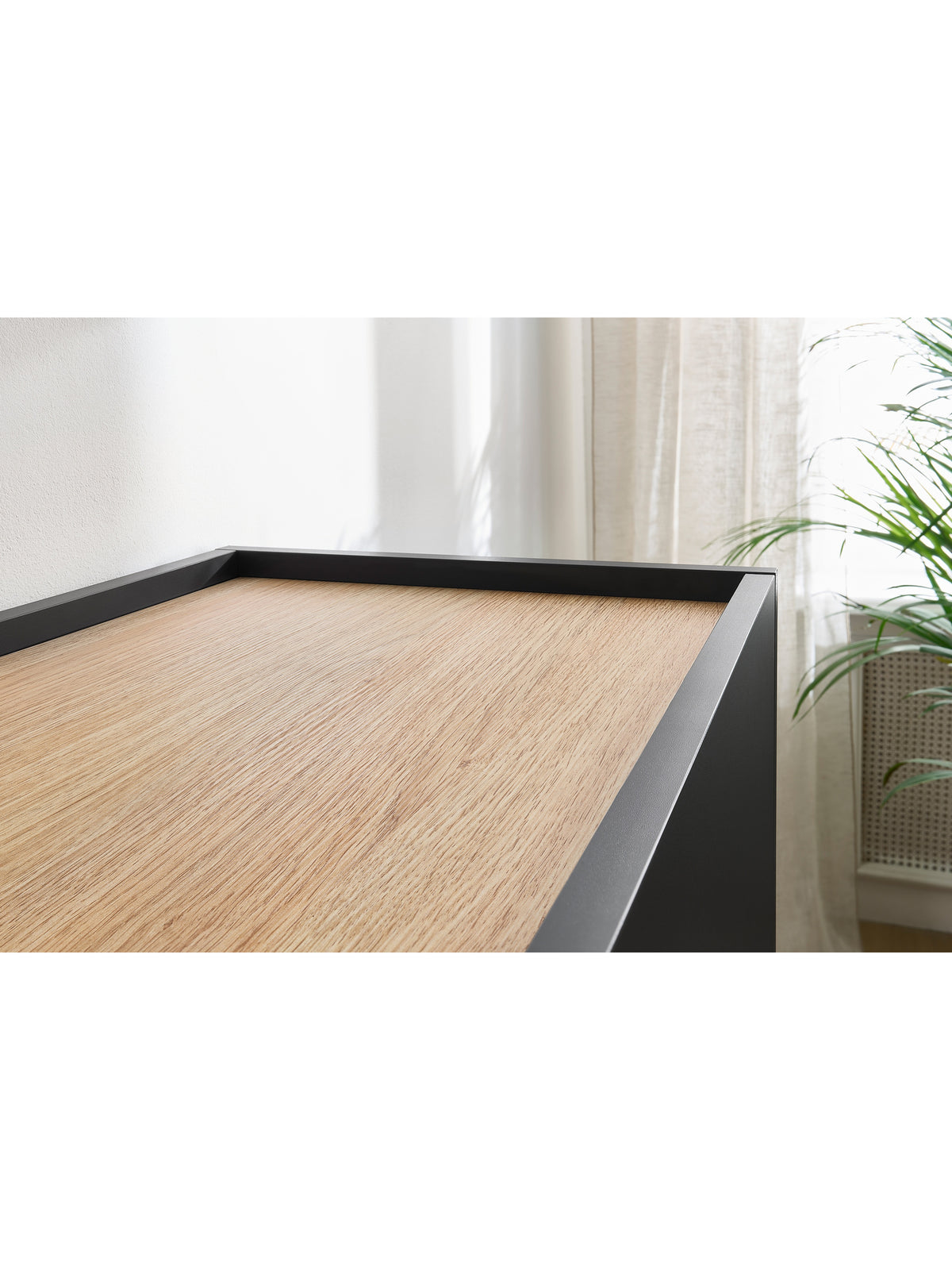 TV skříňka Desin 170 cm černá matná, deska dub nagano detail