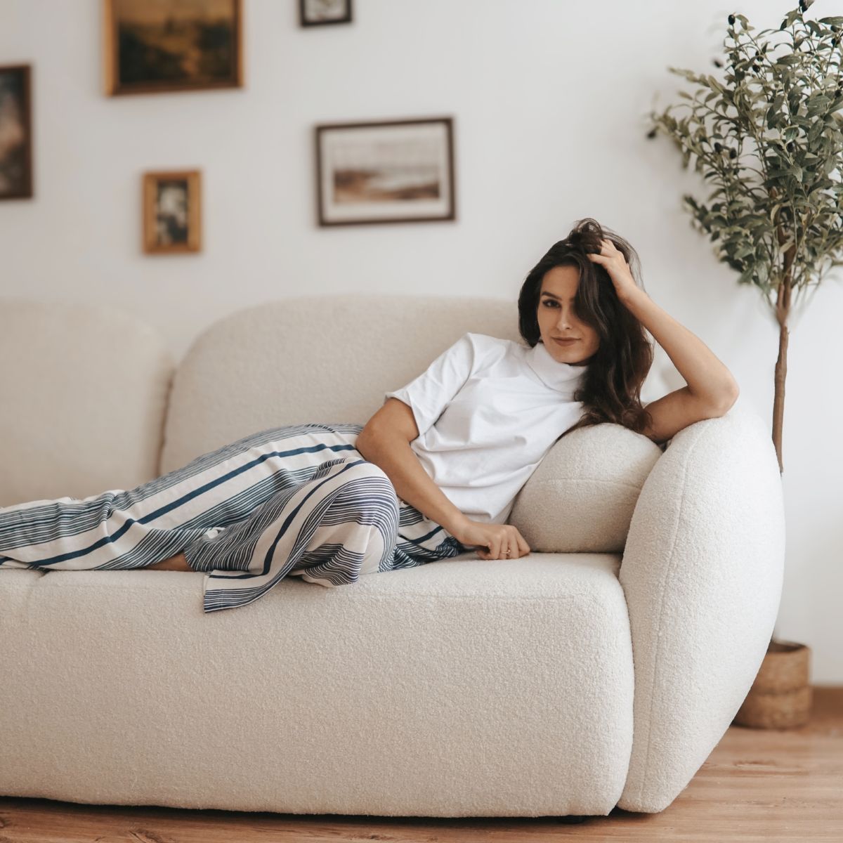 Cum să alegi canapeaua extensibilă perfectă pentru dormit zilnic? Ghidul mecanismelor și saltelelor