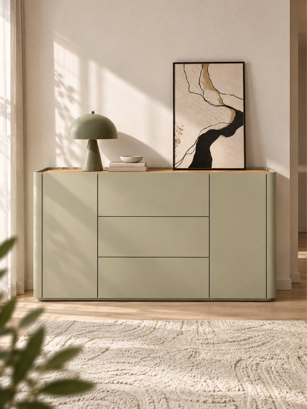 Komoda Elivo 150 cm v eukalyptové barvě s třemi zásuvkami a deskou dąb baltic dune